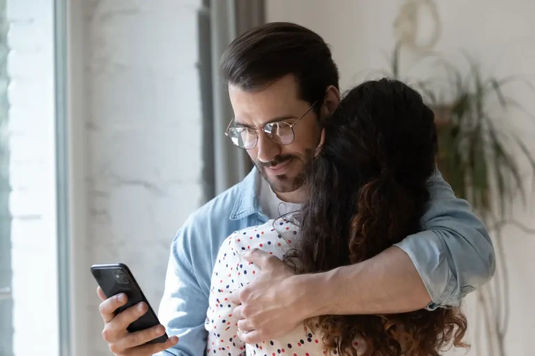 jak technologia zmienila oblicze zdrady