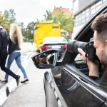 Wykrywanie zdrady — prywatny detektyw dyskretnie dokumentujący dowody niewierności